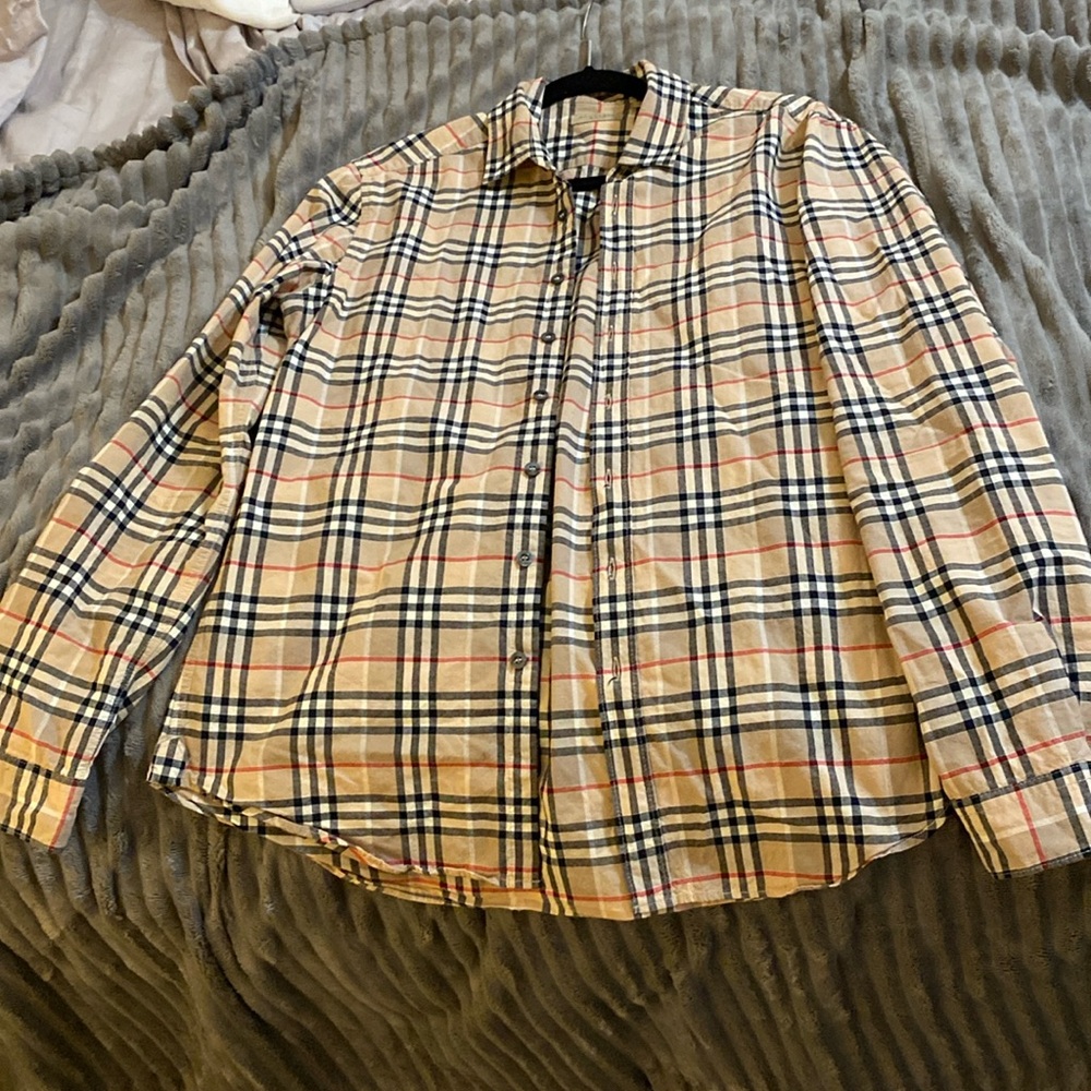 Burberry Britt, Stain on the collar as shown in the picture. (NWT/Preloved)